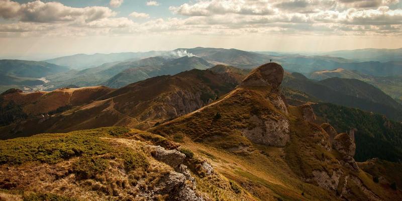 5G专网部署策略与架构优化：驱动企业数字营销与互联网服务新变革