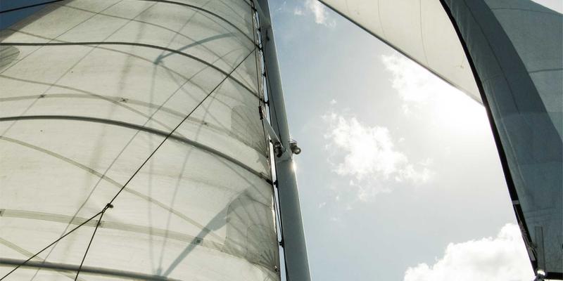 量子通信网络：重塑云计算与互联网服务安全的未来基石